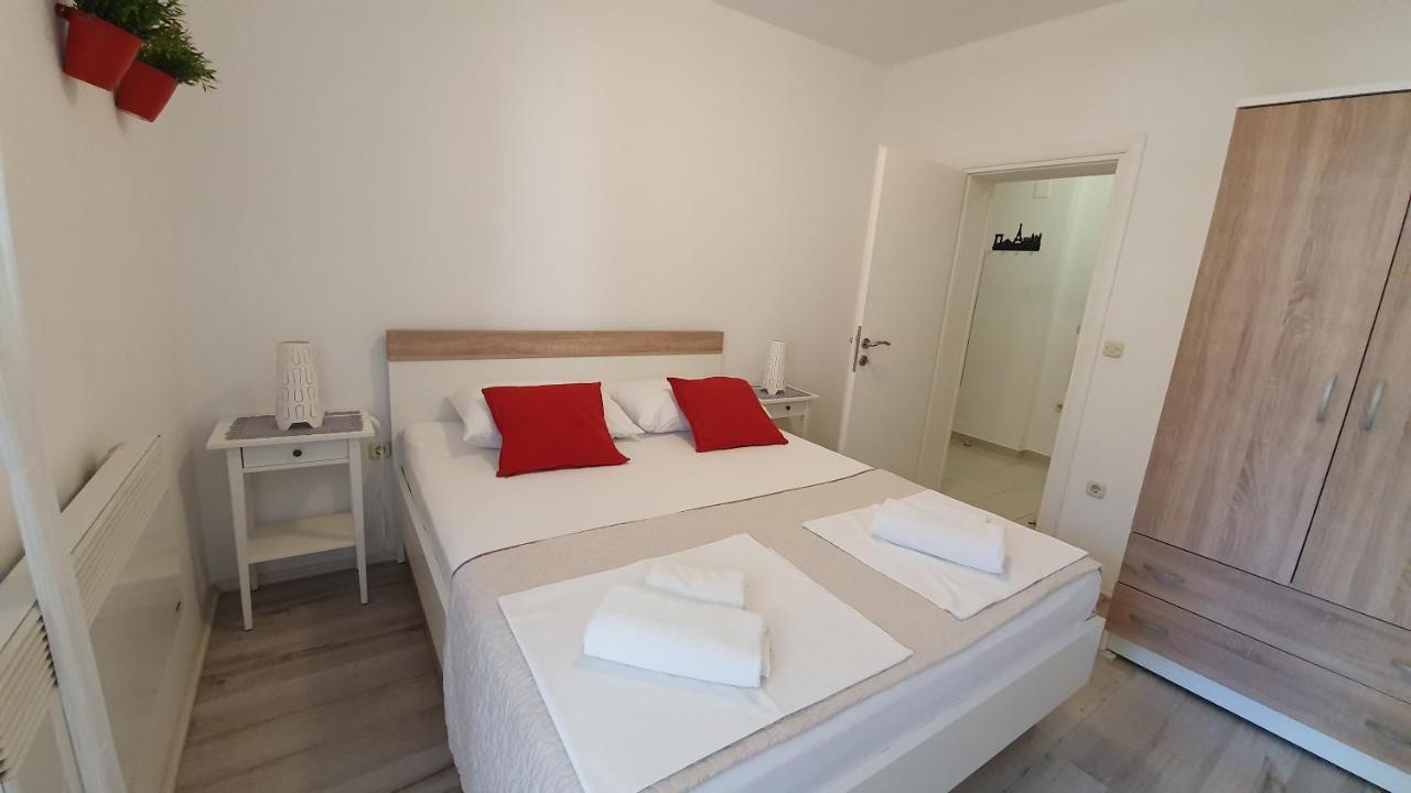 Apartments Jadranka Новаля Екстериор снимка