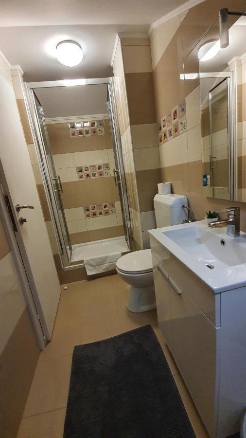 Apartments Jadranka Новаля Екстериор снимка