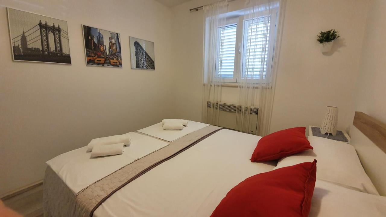 Apartments Jadranka Новаля Екстериор снимка