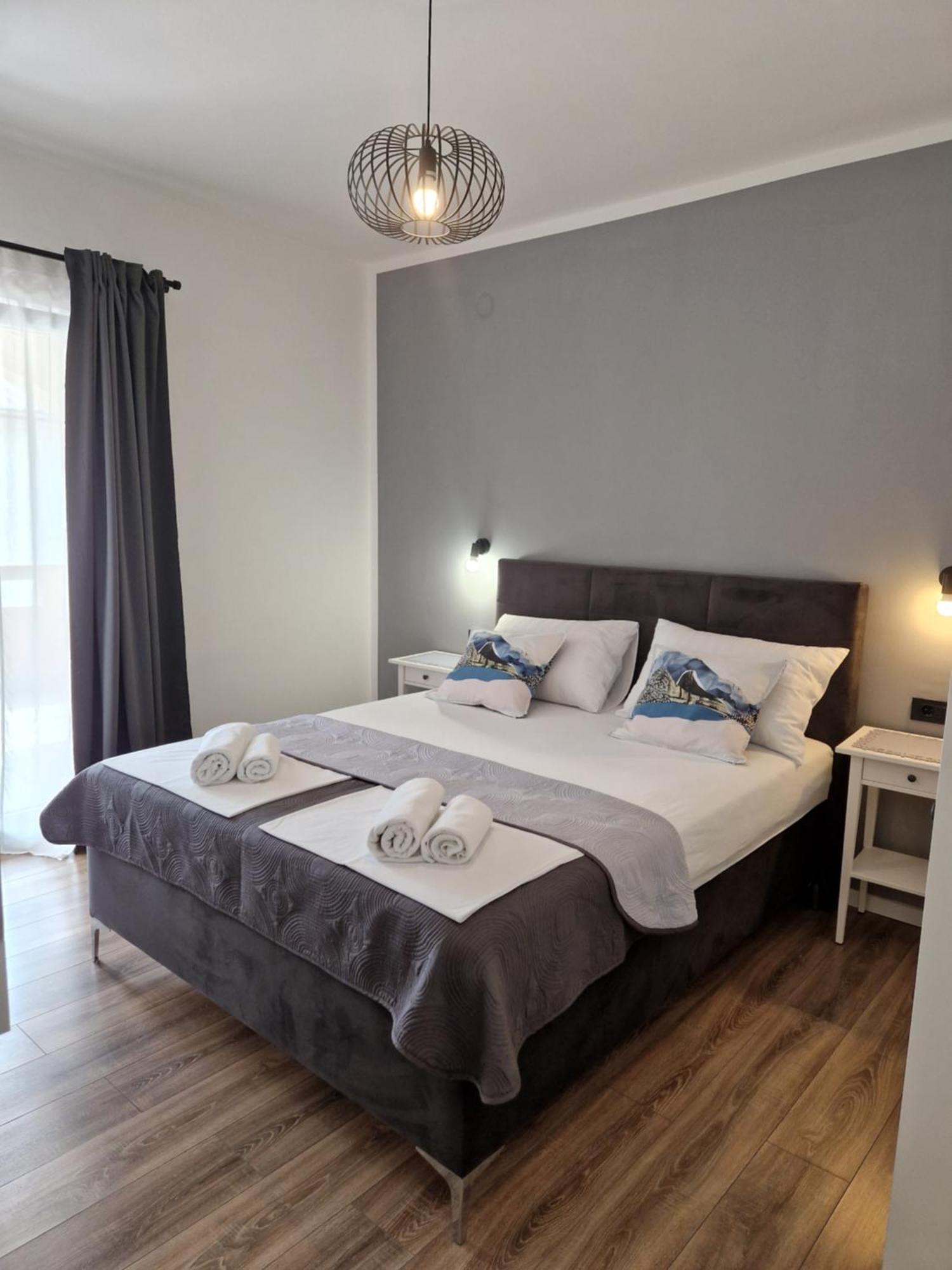 Apartments Jadranka Новаля Екстериор снимка