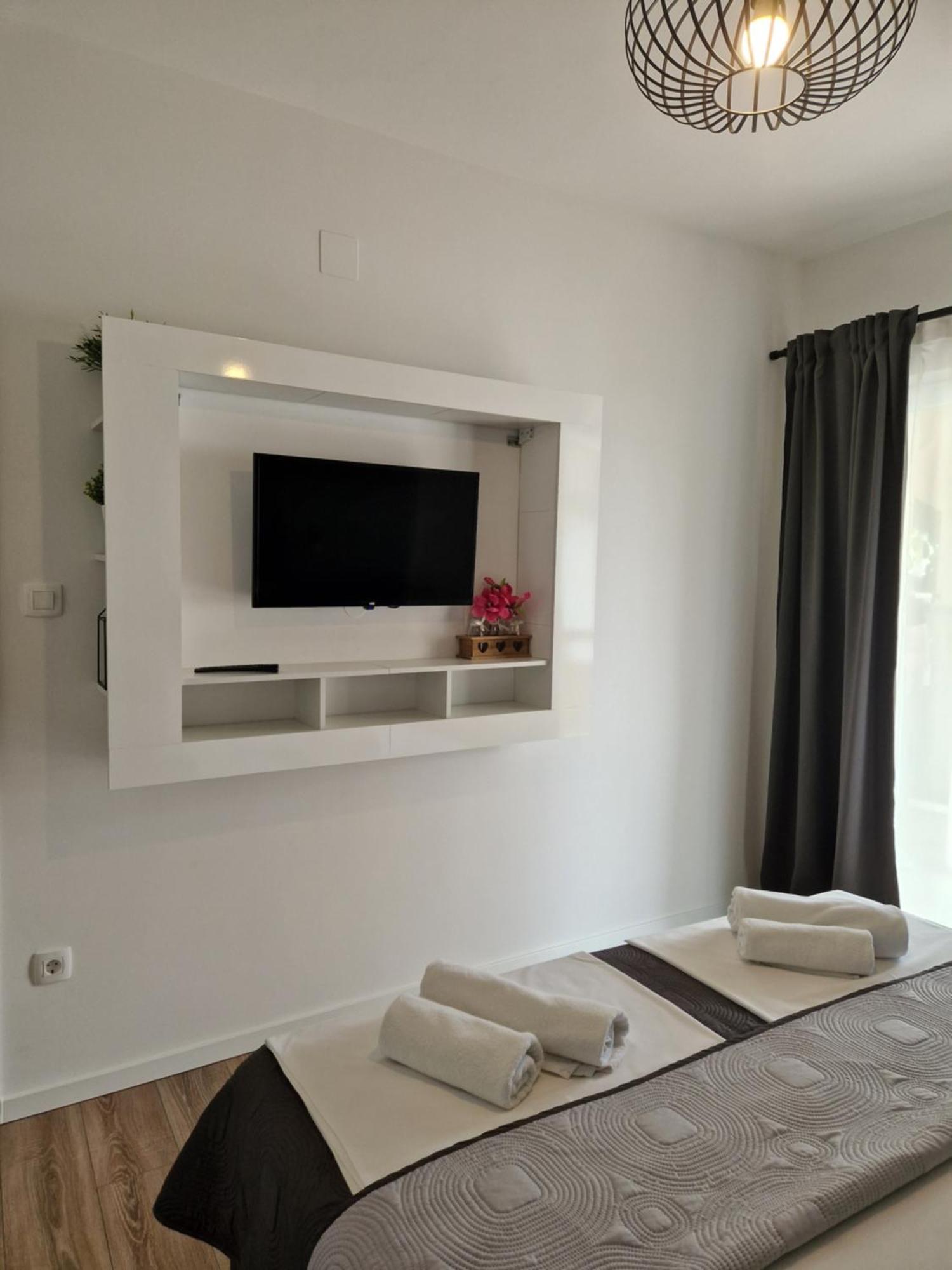 Apartments Jadranka Новаля Екстериор снимка
