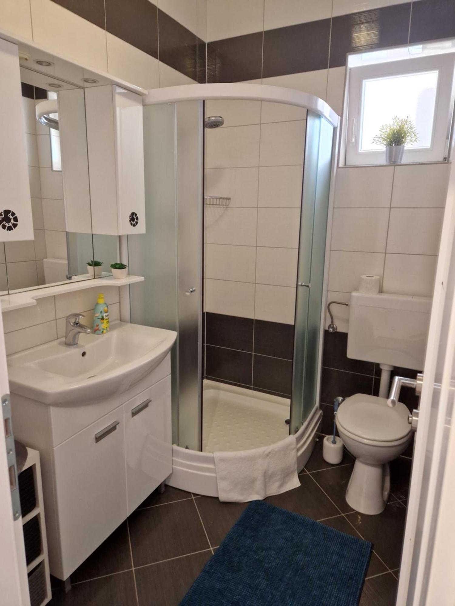 Apartments Jadranka Новаля Екстериор снимка