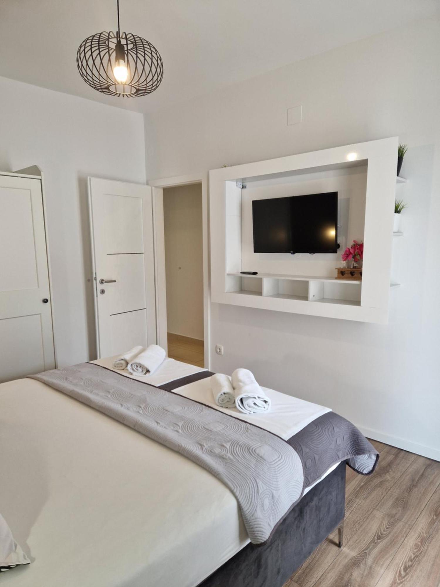Apartments Jadranka Новаля Екстериор снимка