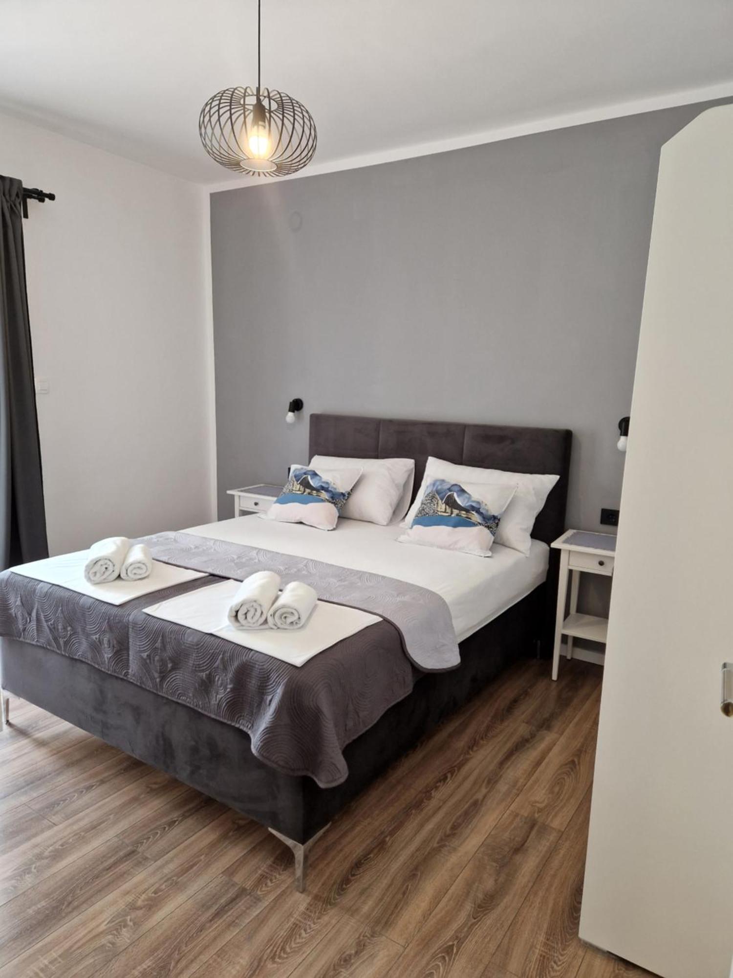 Apartments Jadranka Новаля Екстериор снимка