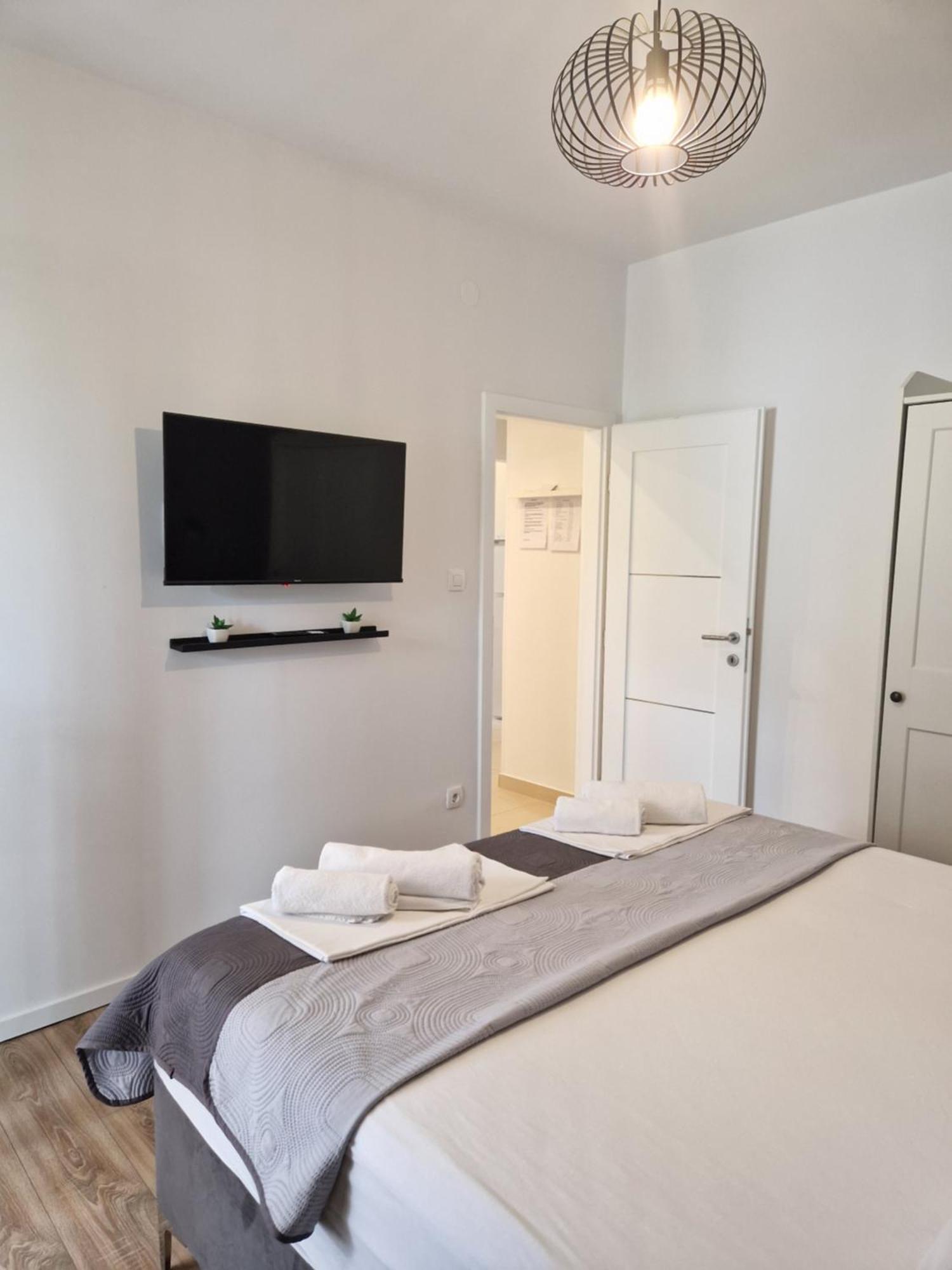 Apartments Jadranka Новаля Екстериор снимка