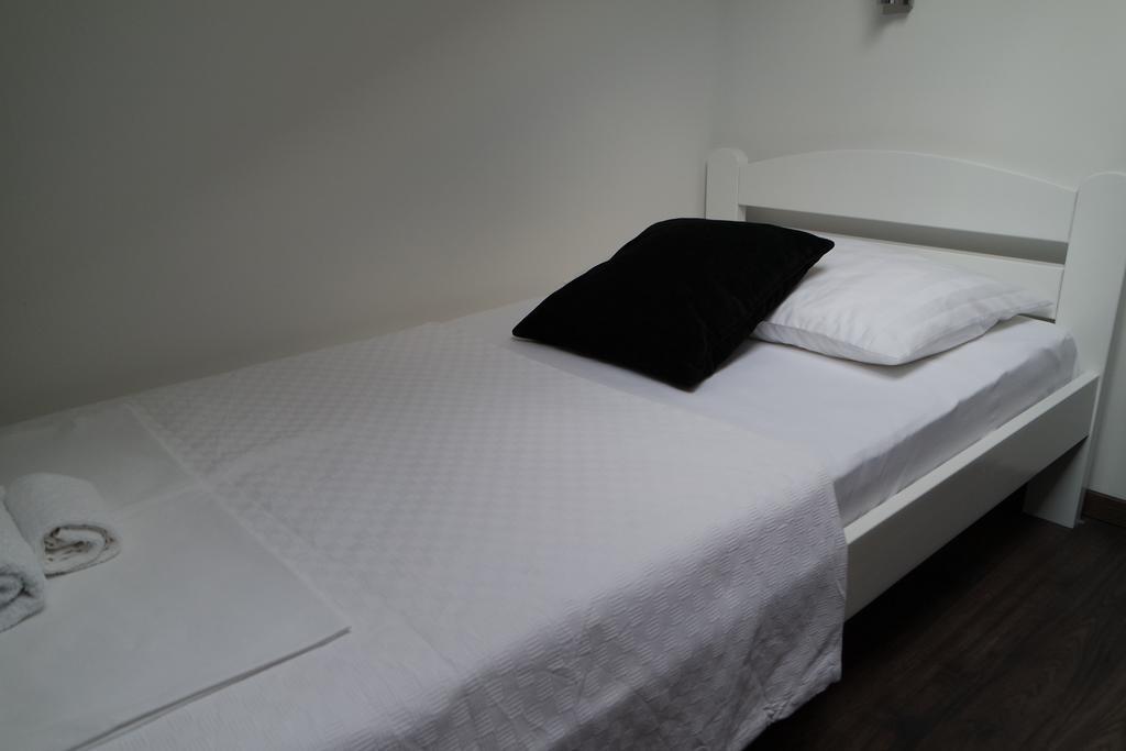 Apartments Jadranka Новаля Екстериор снимка