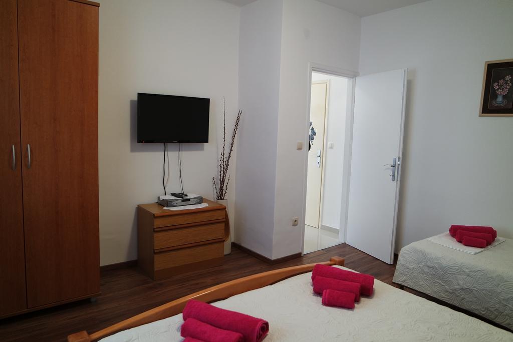 Apartments Jadranka Новаля Екстериор снимка