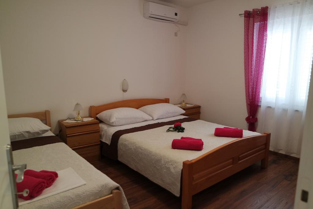 Apartments Jadranka Новаля Екстериор снимка