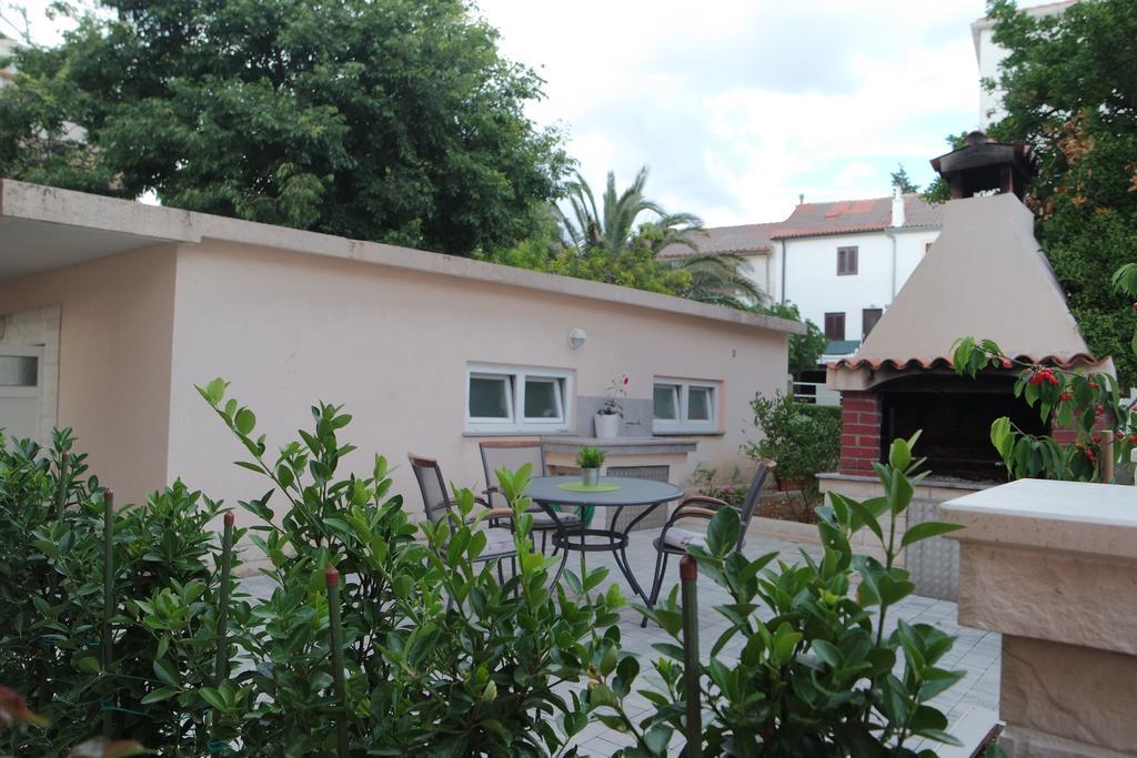 Apartments Jadranka Новаля Екстериор снимка